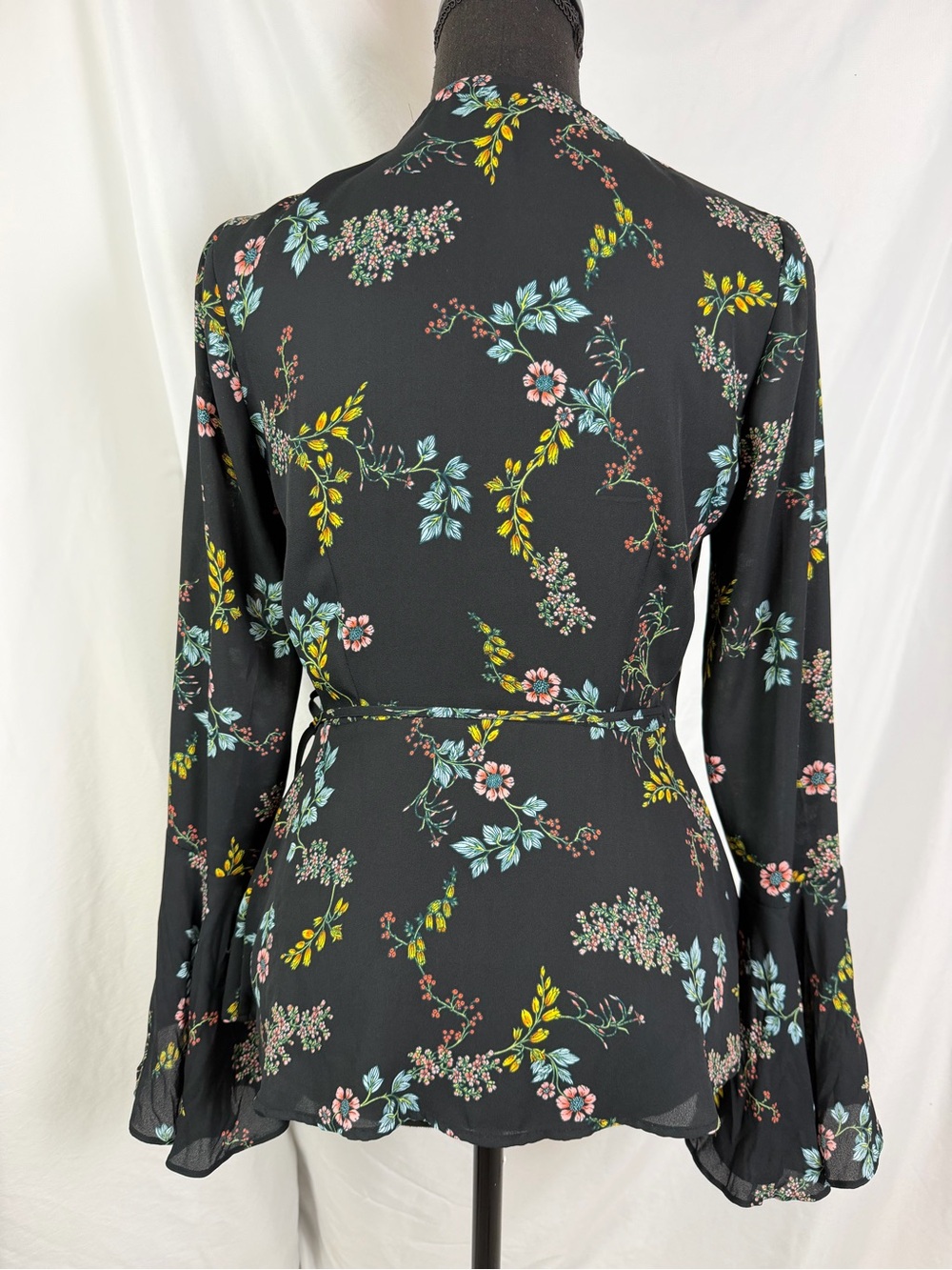 Who What Wear Black Floral Ruffle Wrap Blouse XS | Bell Sleeve Romantic Boho Top - Picture 8 of 13